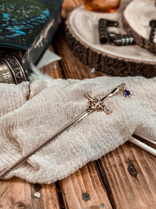 2025_02 The Jasad Heir Spezialbox_Haarnadel_02.jpg