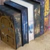 Buchstützen_mit_Büchern